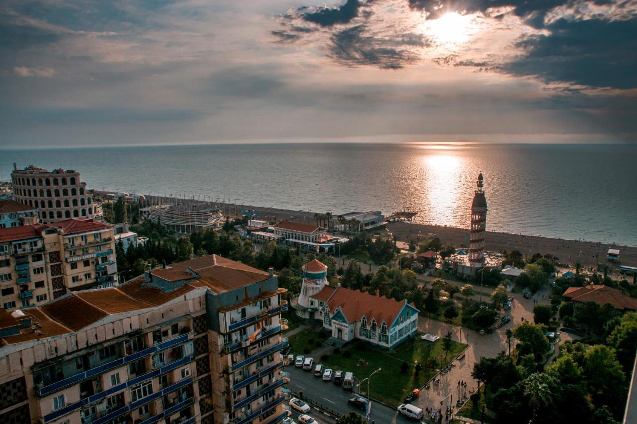 Orbi City - Aparthotel Near The Beach Батуми Екстериор снимка