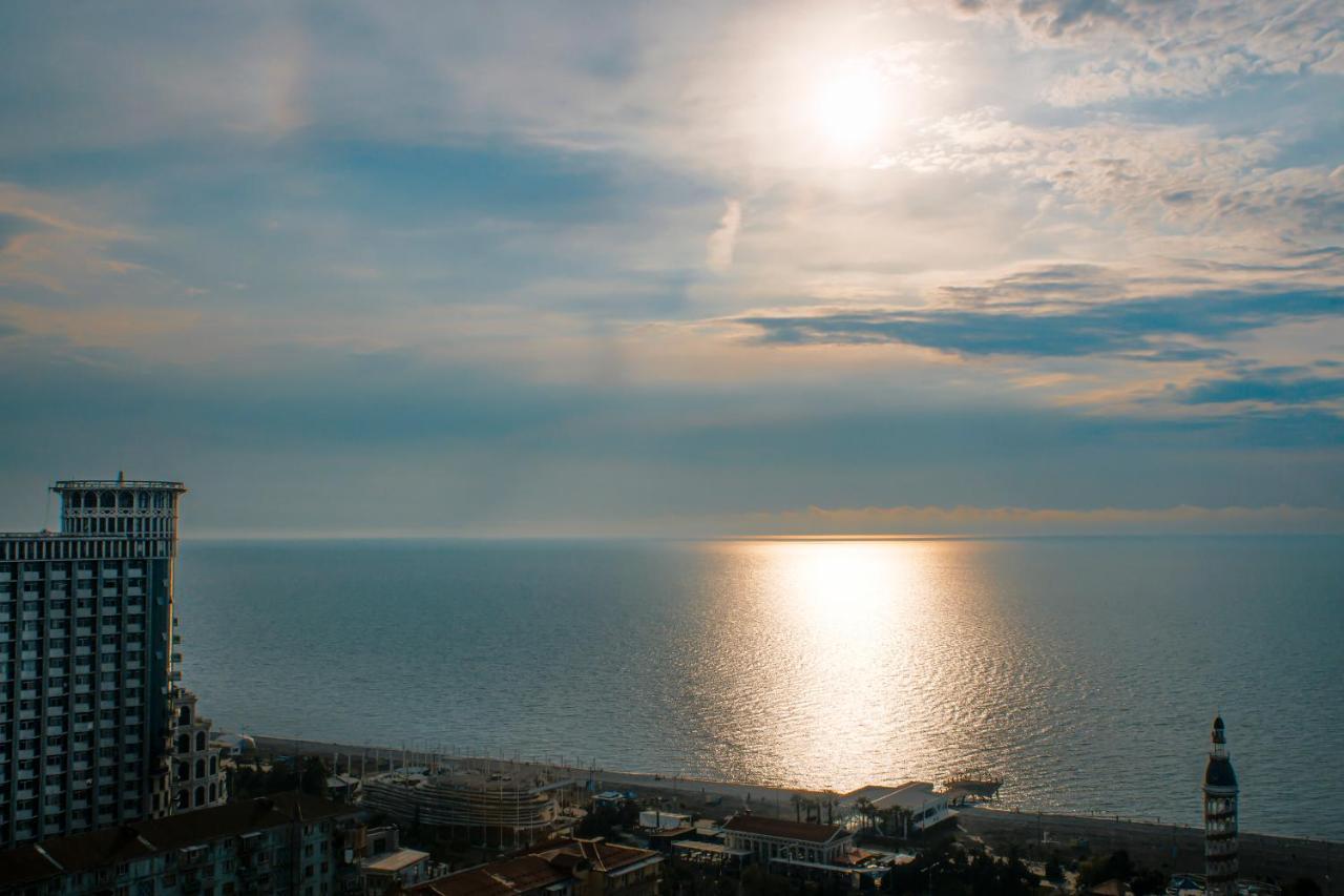 Orbi City - Aparthotel Near The Beach Батуми Екстериор снимка
